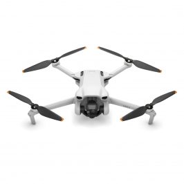 DJI Mini 3 (solo el dron) – Dron Mini con cámara ligero y plegable con vídeo 4K HDR, 38 min de tiempo de vuelo, Grabación vertical y funciones inteligentes. (El control remoto se vende por separado.)